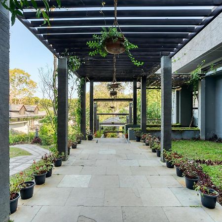 Hotel The Mountain Courtyard Thekkady Exterior foto