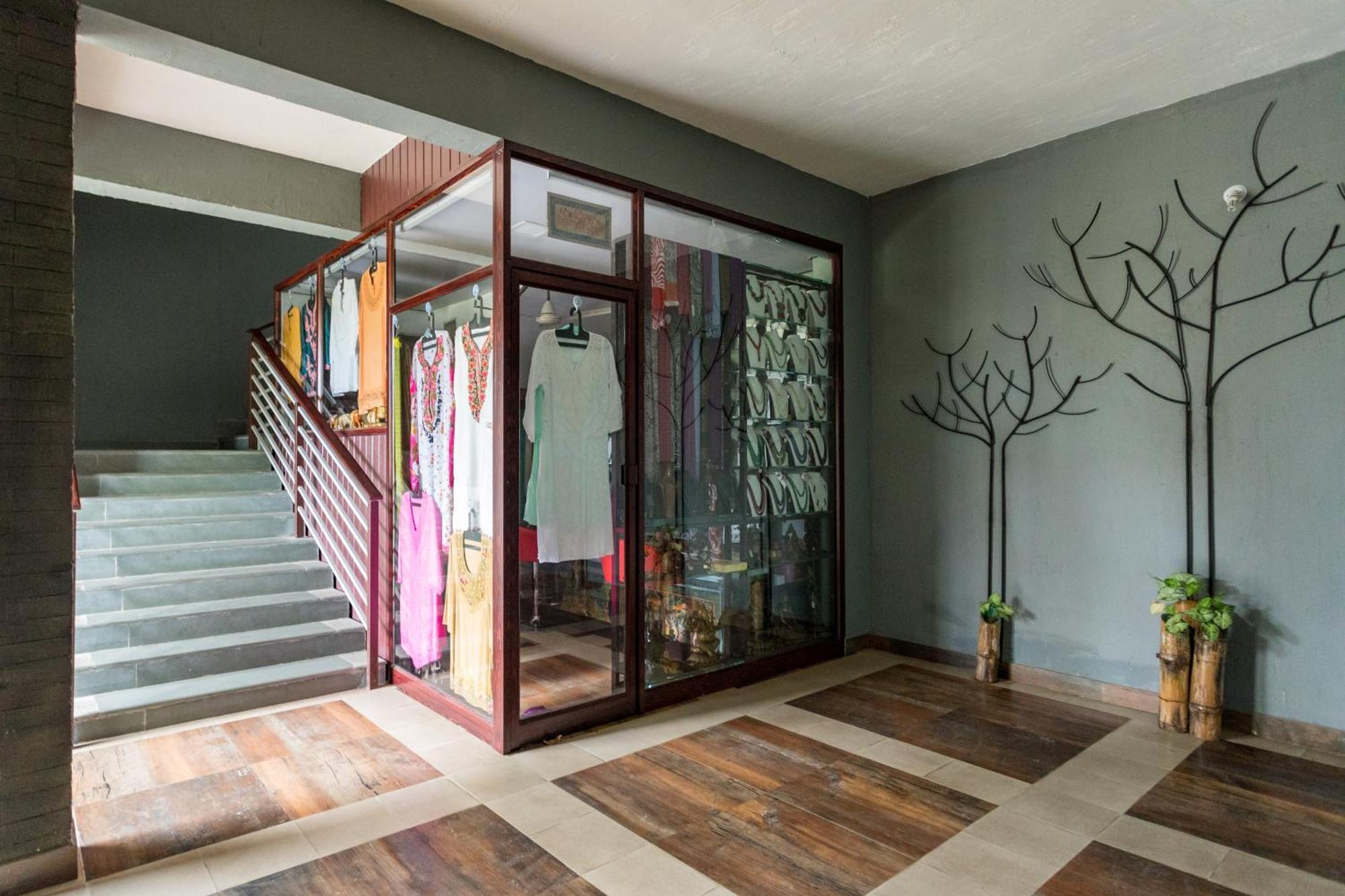 Hotel The Mountain Courtyard Thekkady Exterior foto
