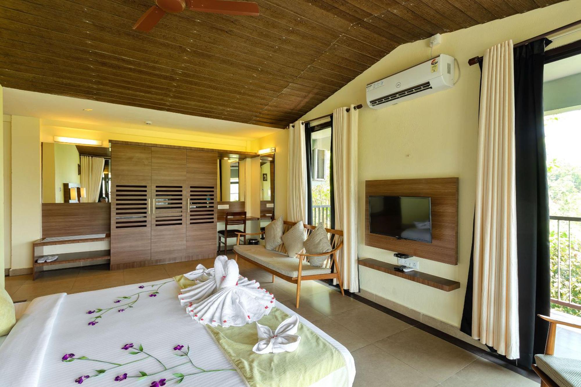 Hotel The Mountain Courtyard Thekkady Exterior foto