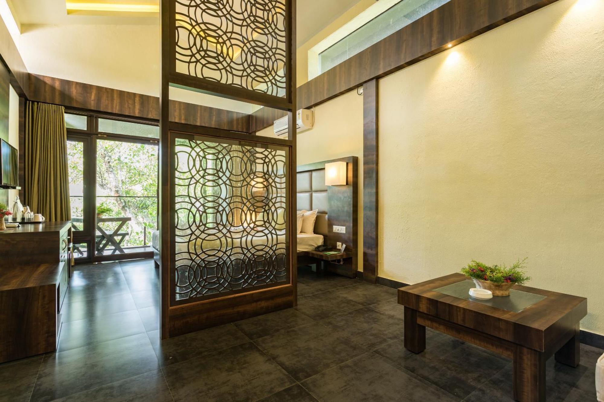 Hotel The Mountain Courtyard Thekkady Exterior foto