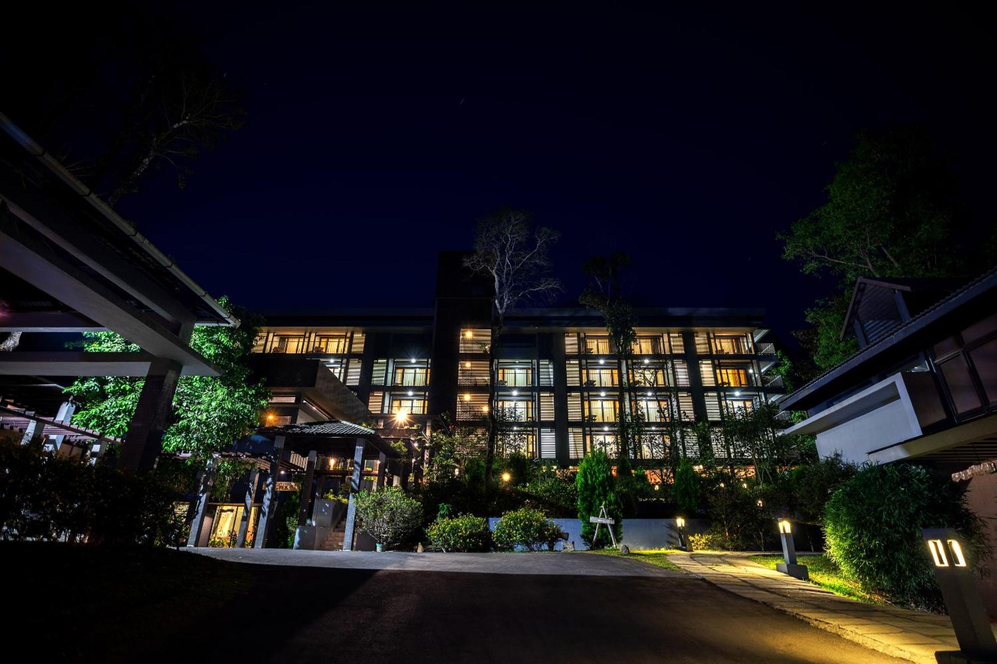 Hotel The Mountain Courtyard Thekkady Exterior foto