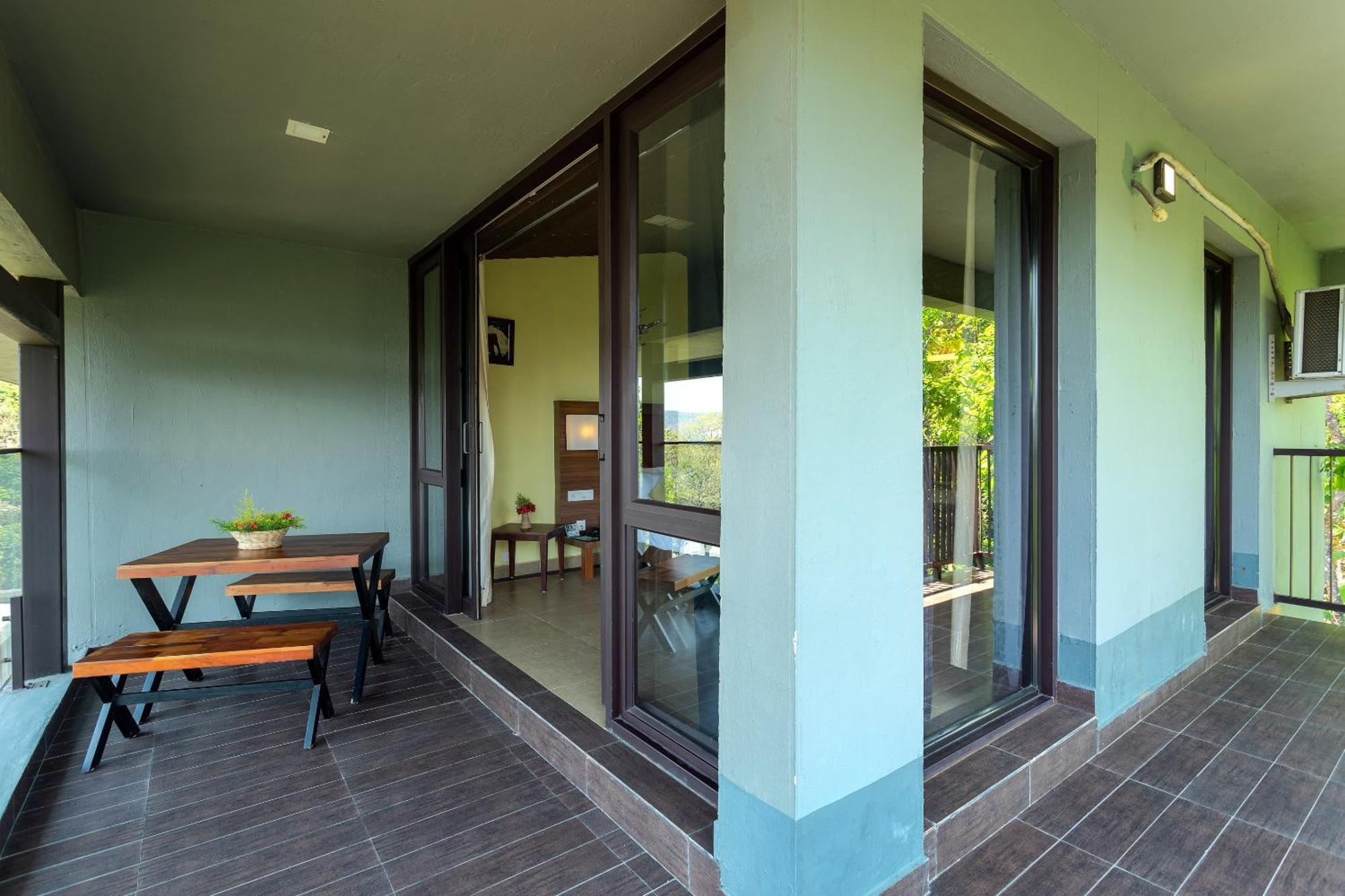 Hotel The Mountain Courtyard Thekkady Exterior foto