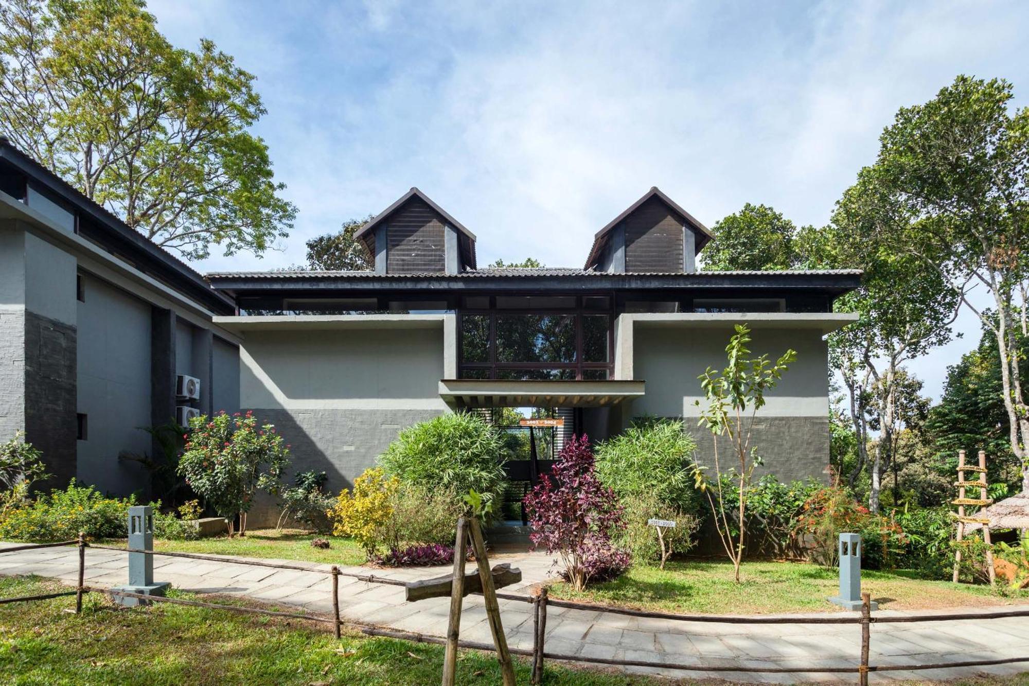 Hotel The Mountain Courtyard Thekkady Exterior foto