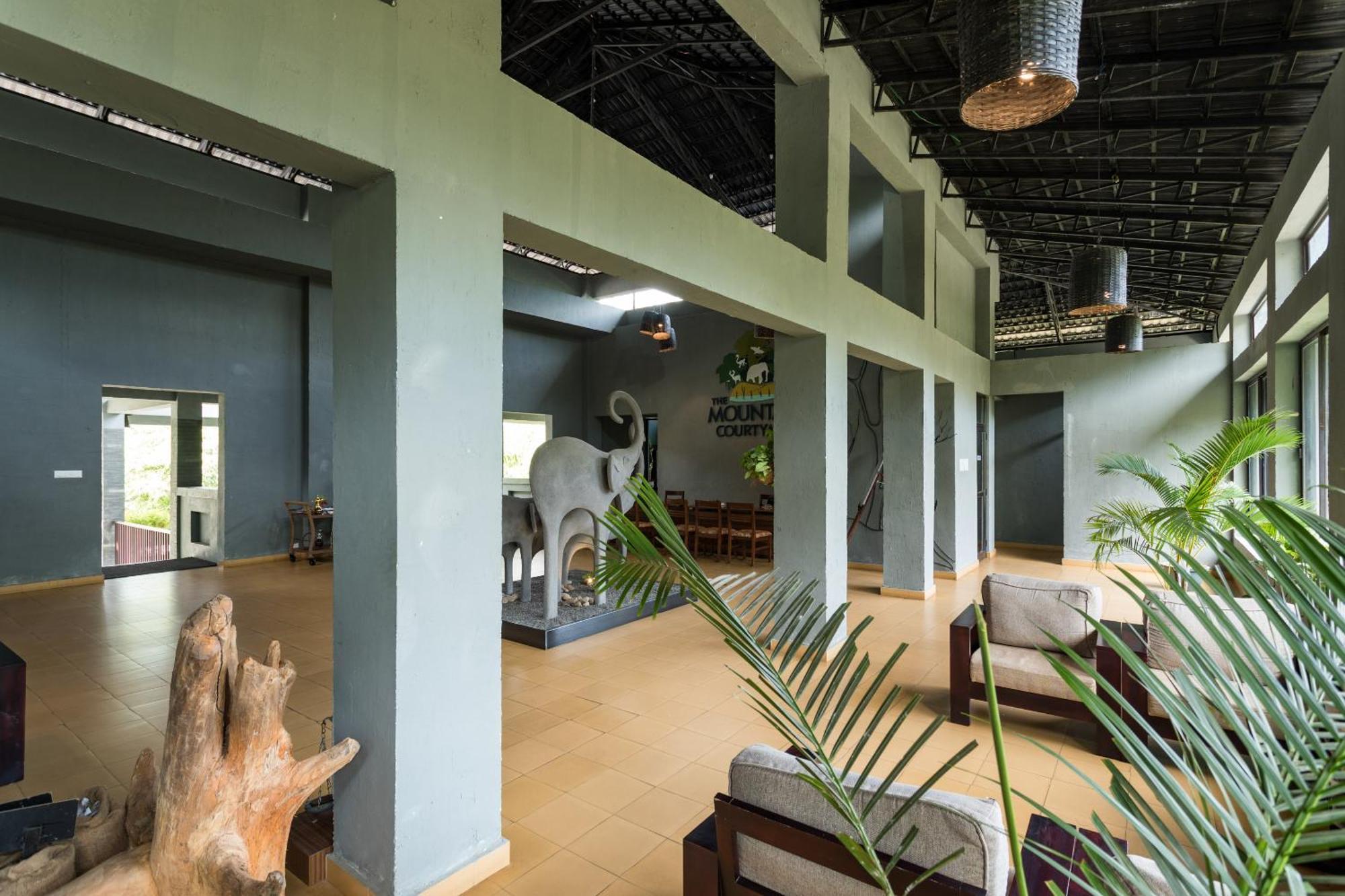 Hotel The Mountain Courtyard Thekkady Exterior foto