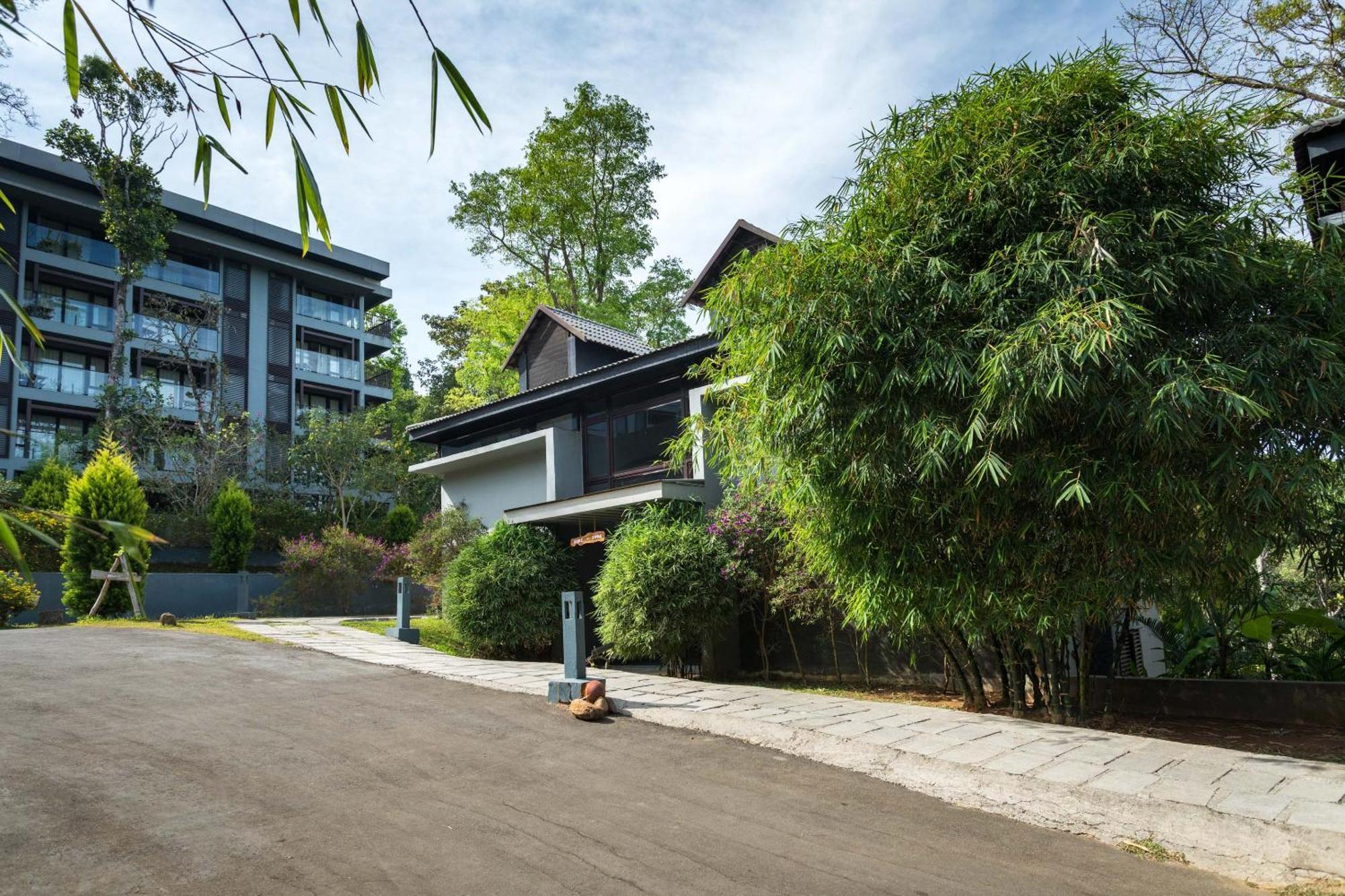 Hotel The Mountain Courtyard Thekkady Exterior foto