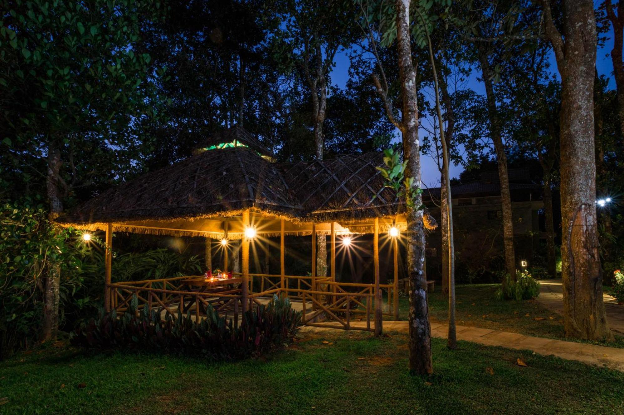 Hotel The Mountain Courtyard Thekkady Exterior foto