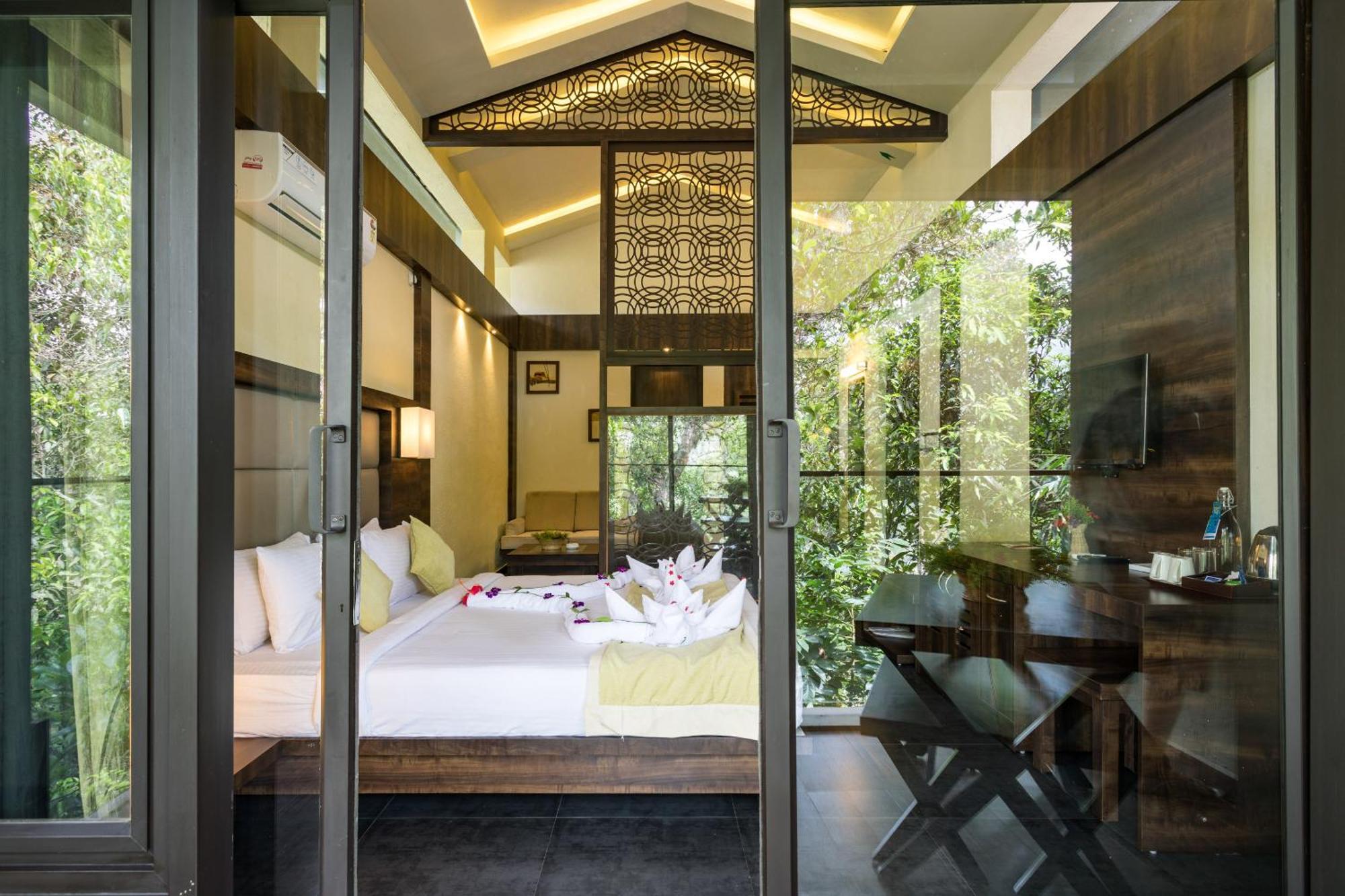 Hotel The Mountain Courtyard Thekkady Exterior foto