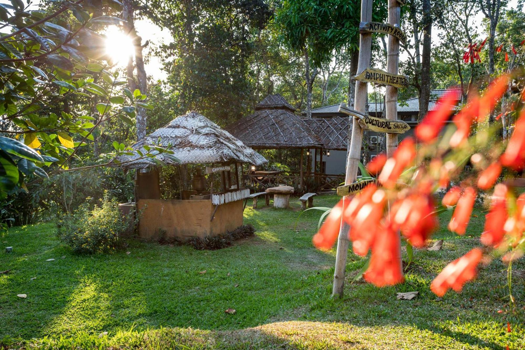 Hotel The Mountain Courtyard Thekkady Exterior foto
