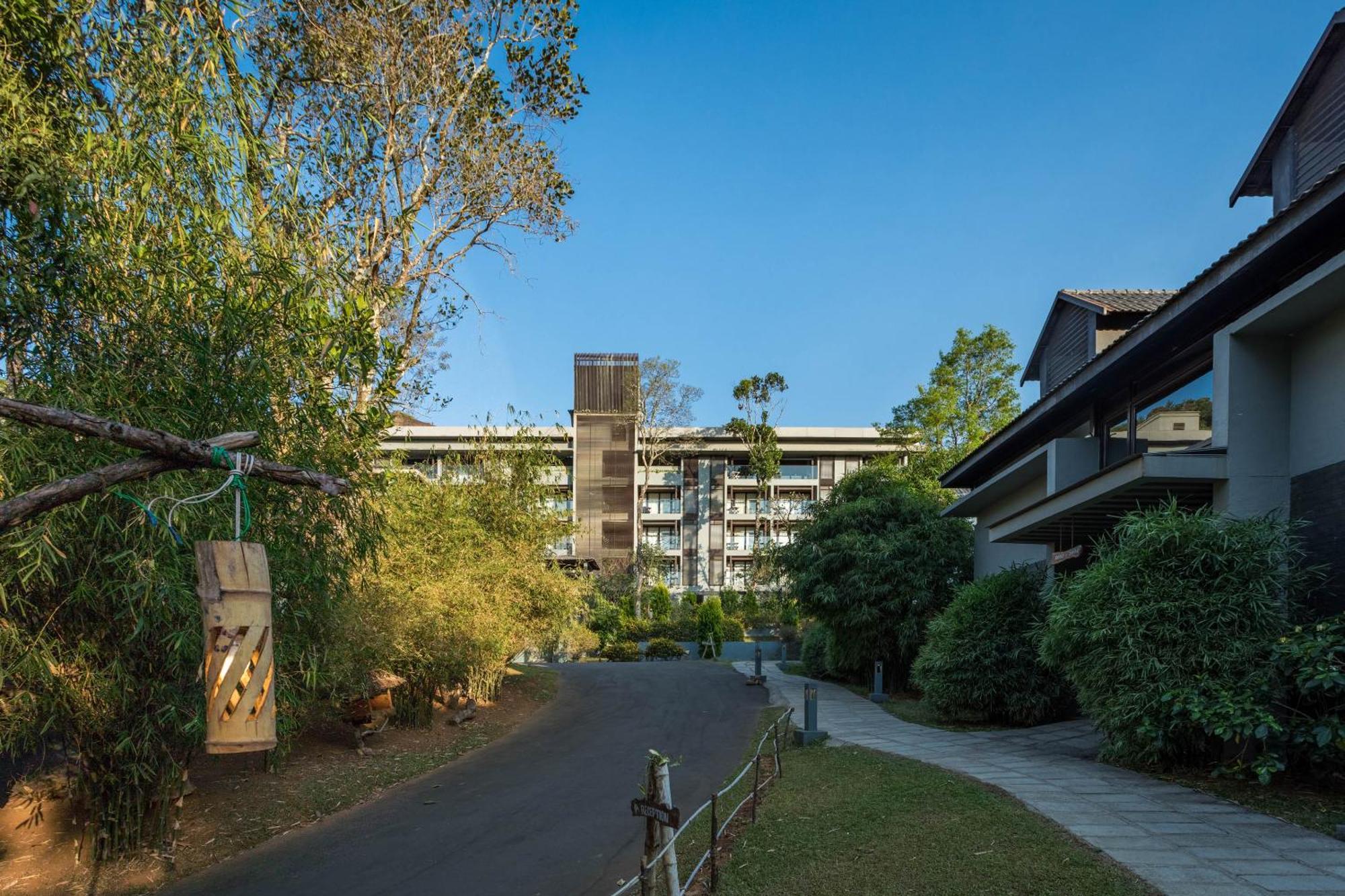 Hotel The Mountain Courtyard Thekkady Exterior foto