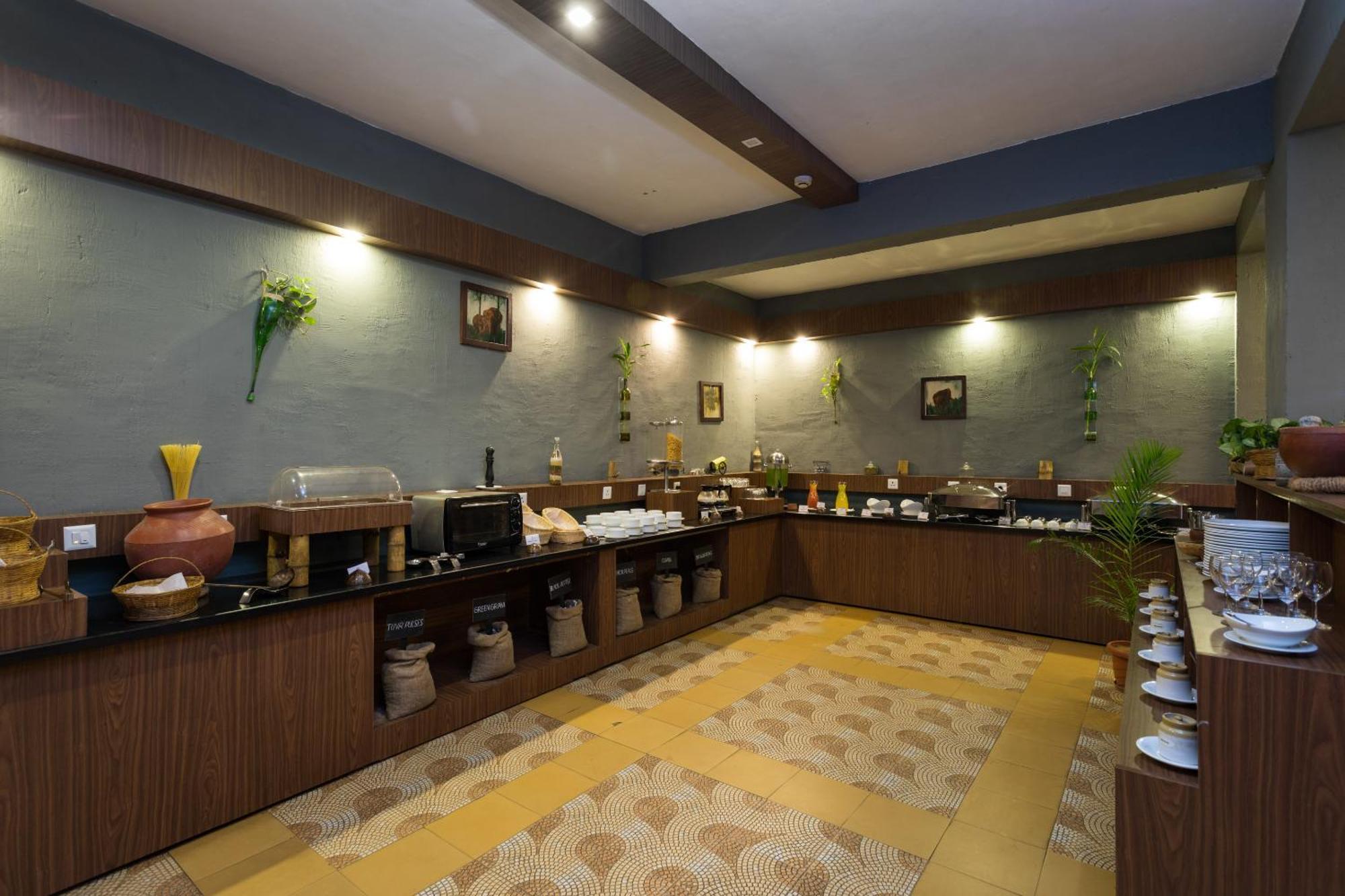 Hotel The Mountain Courtyard Thekkady Exterior foto