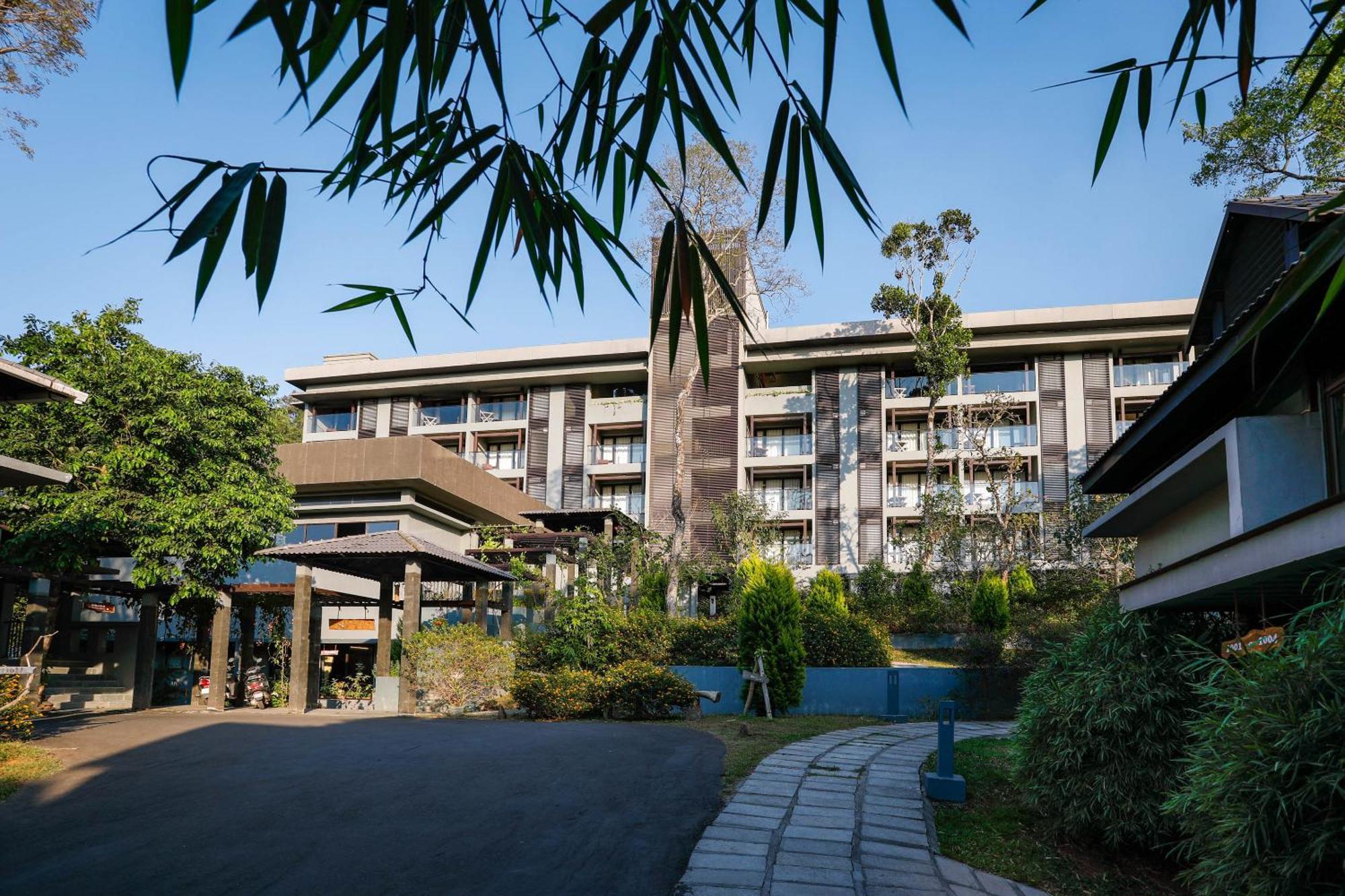 Hotel The Mountain Courtyard Thekkady Exterior foto