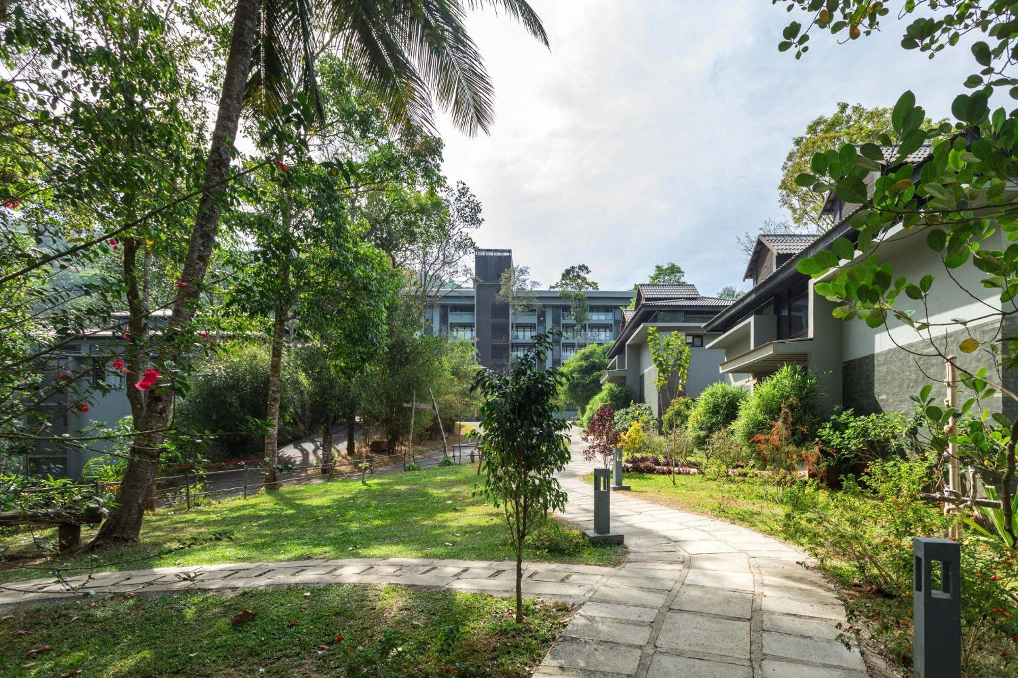 Hotel The Mountain Courtyard Thekkady Exterior foto