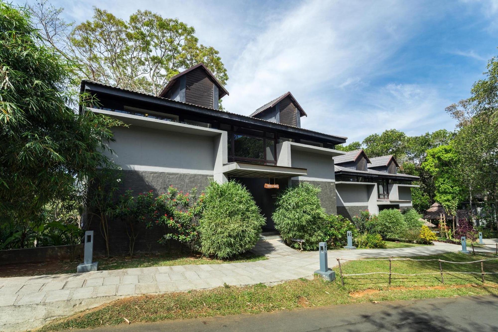 Hotel The Mountain Courtyard Thekkady Exterior foto