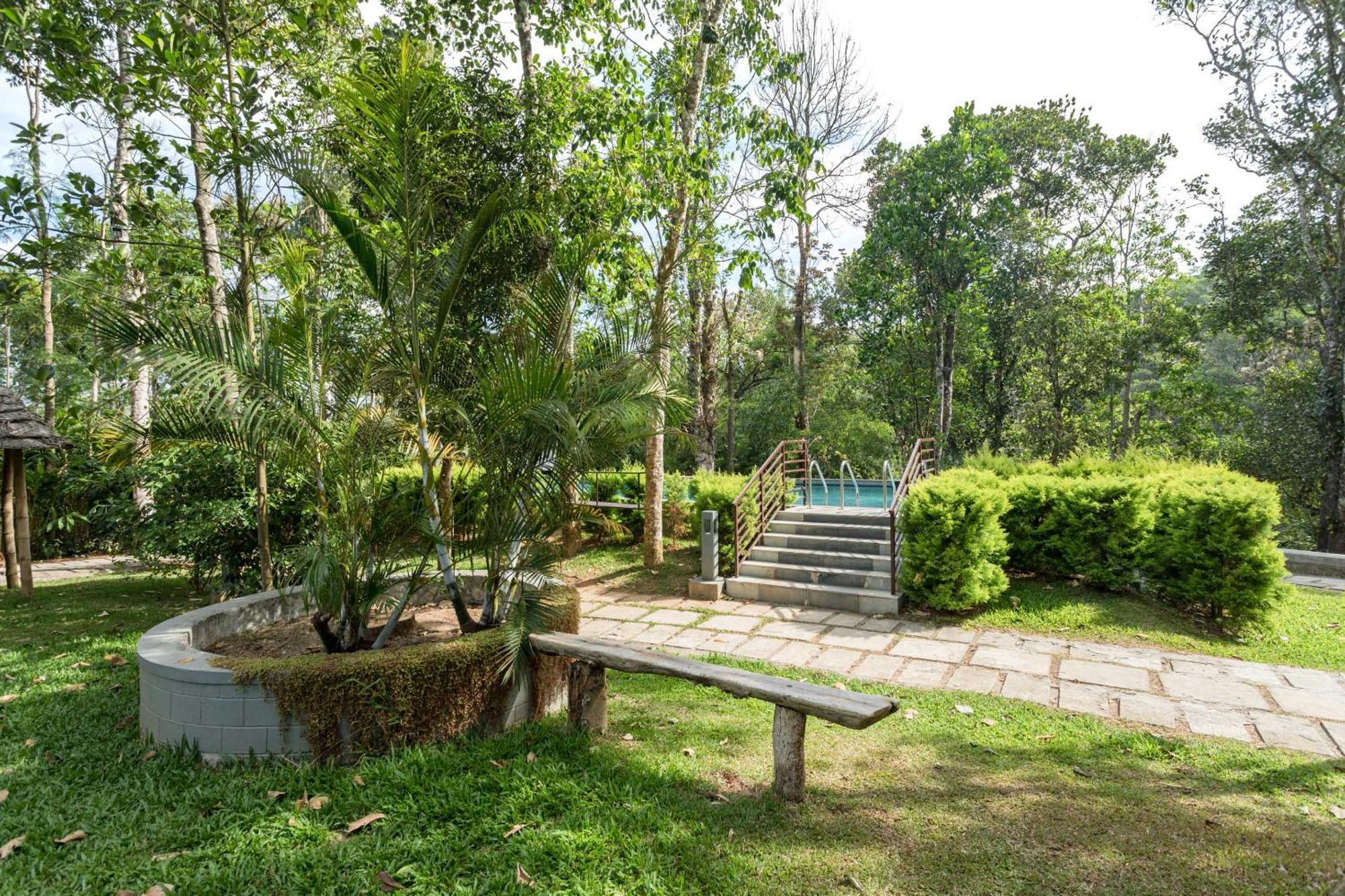 Hotel The Mountain Courtyard Thekkady Exterior foto