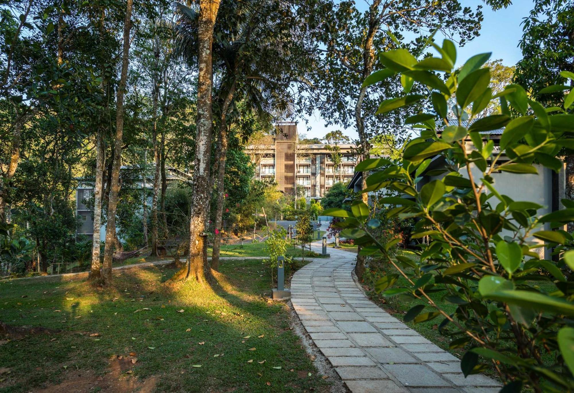 Hotel The Mountain Courtyard Thekkady Exterior foto