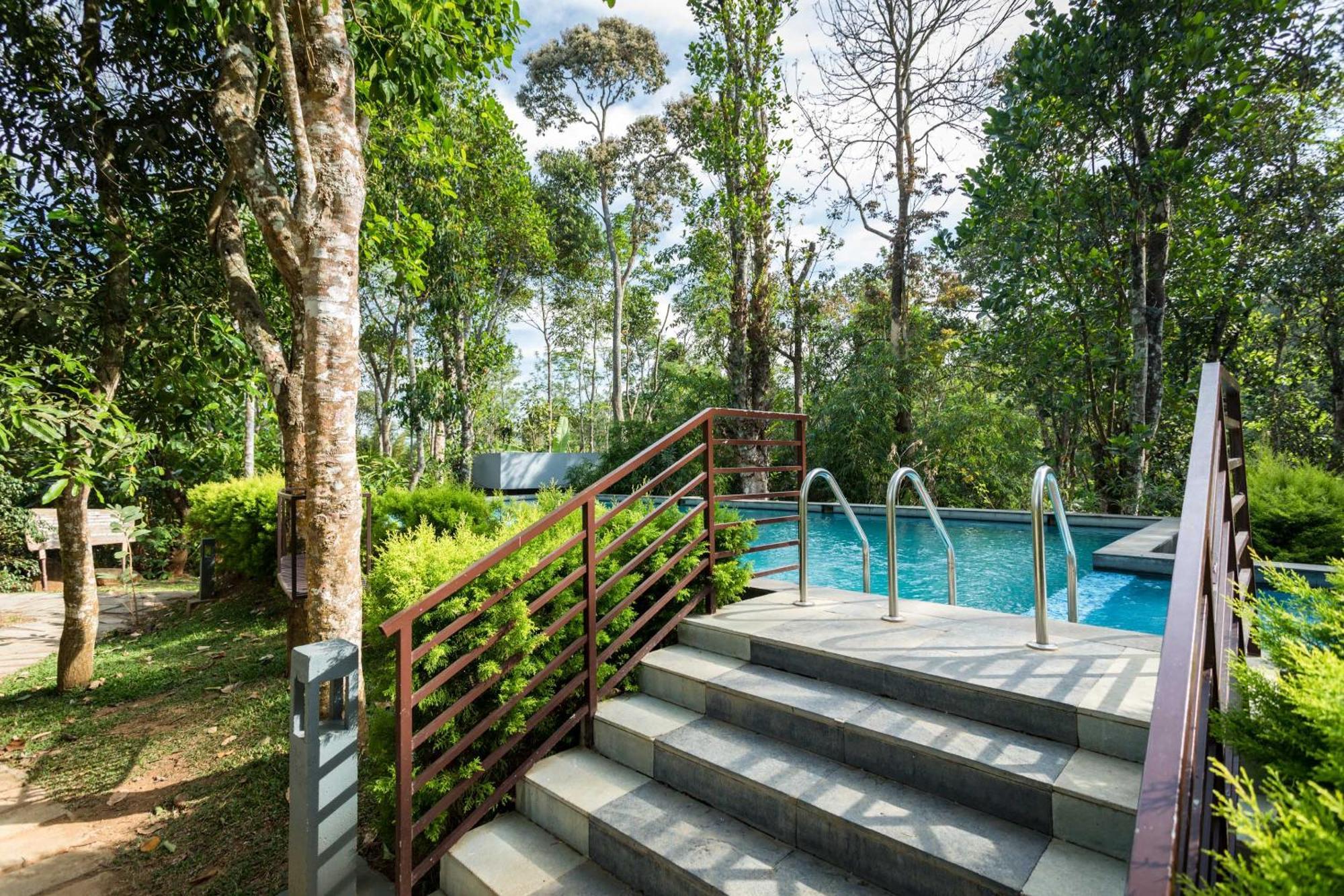 Hotel The Mountain Courtyard Thekkady Exterior foto