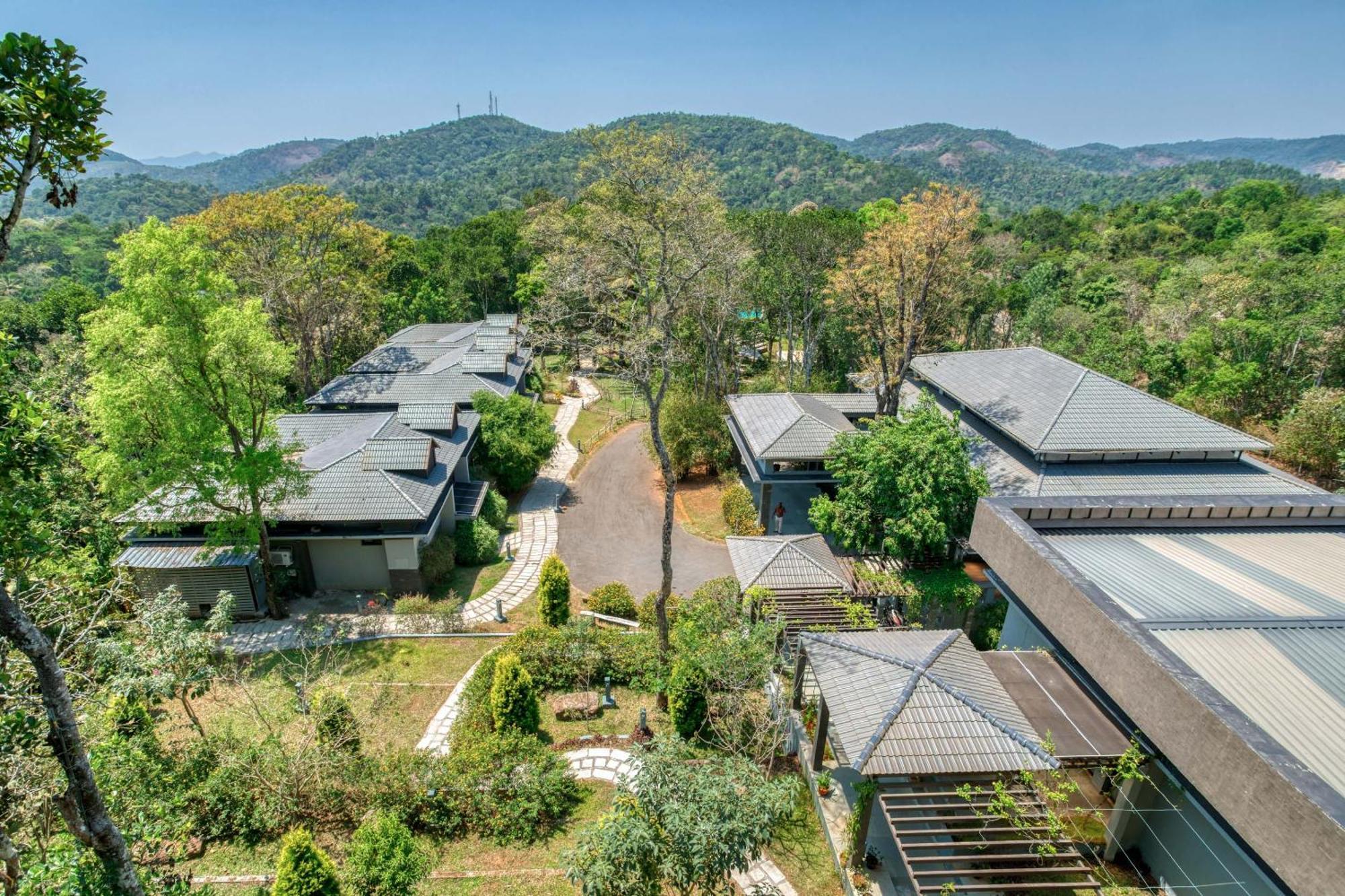 Hotel The Mountain Courtyard Thekkady Exterior foto