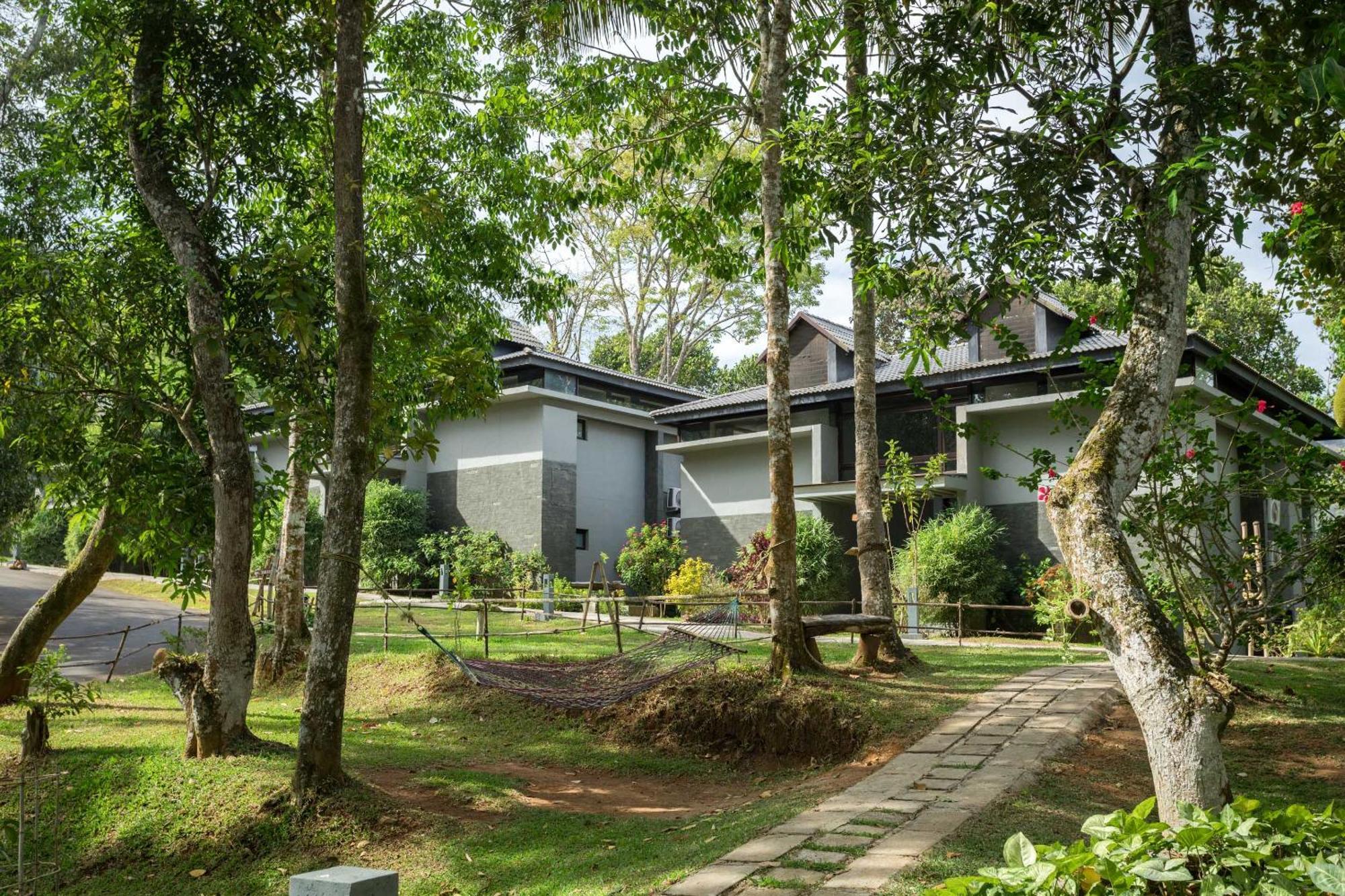 Hotel The Mountain Courtyard Thekkady Exterior foto