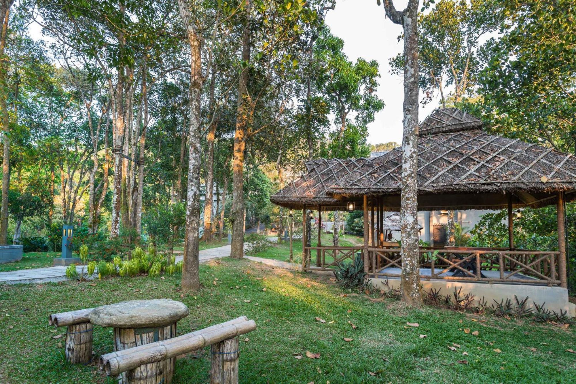 Hotel The Mountain Courtyard Thekkady Exterior foto