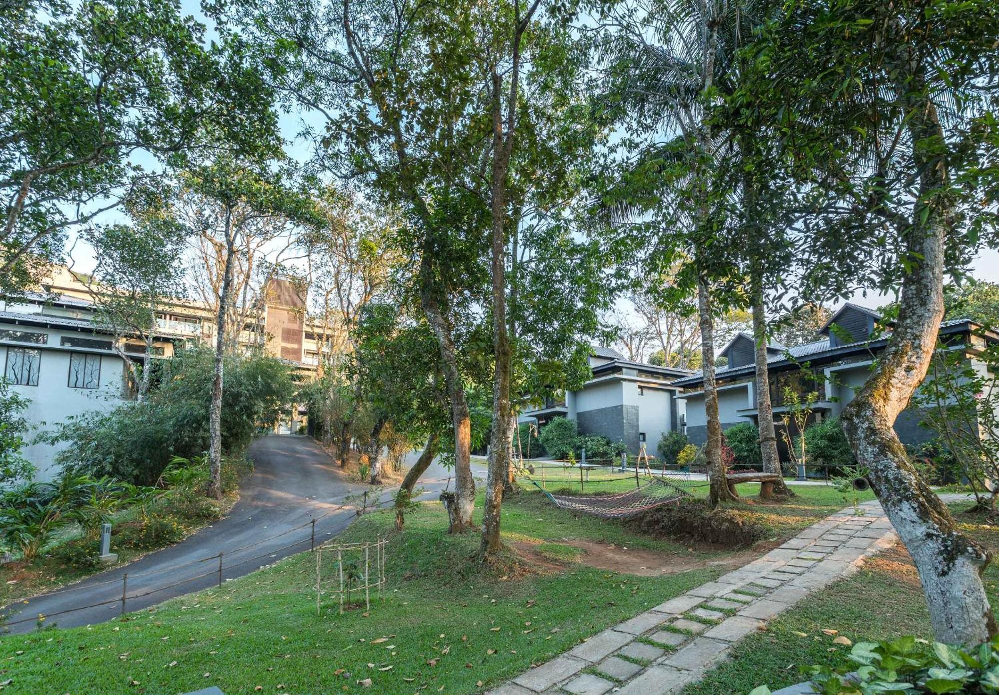 Hotel The Mountain Courtyard Thekkady Exterior foto